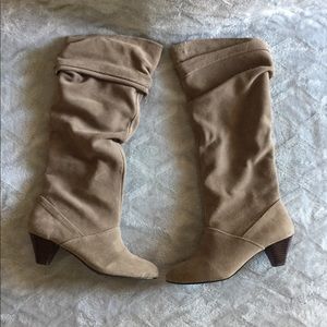 Collin Stuart size 7 suede slouch boots
